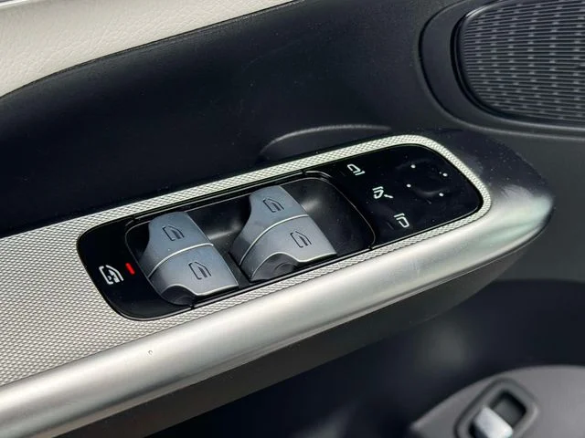 New 2026 Graphite Grey Metallic Mercedes-Benz GLC 300 image 18