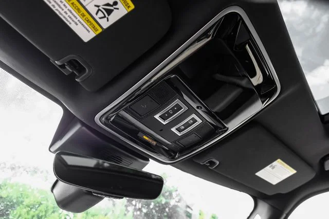 Used 2019 White Land Rover 5.0L V8 Supercharged image 35