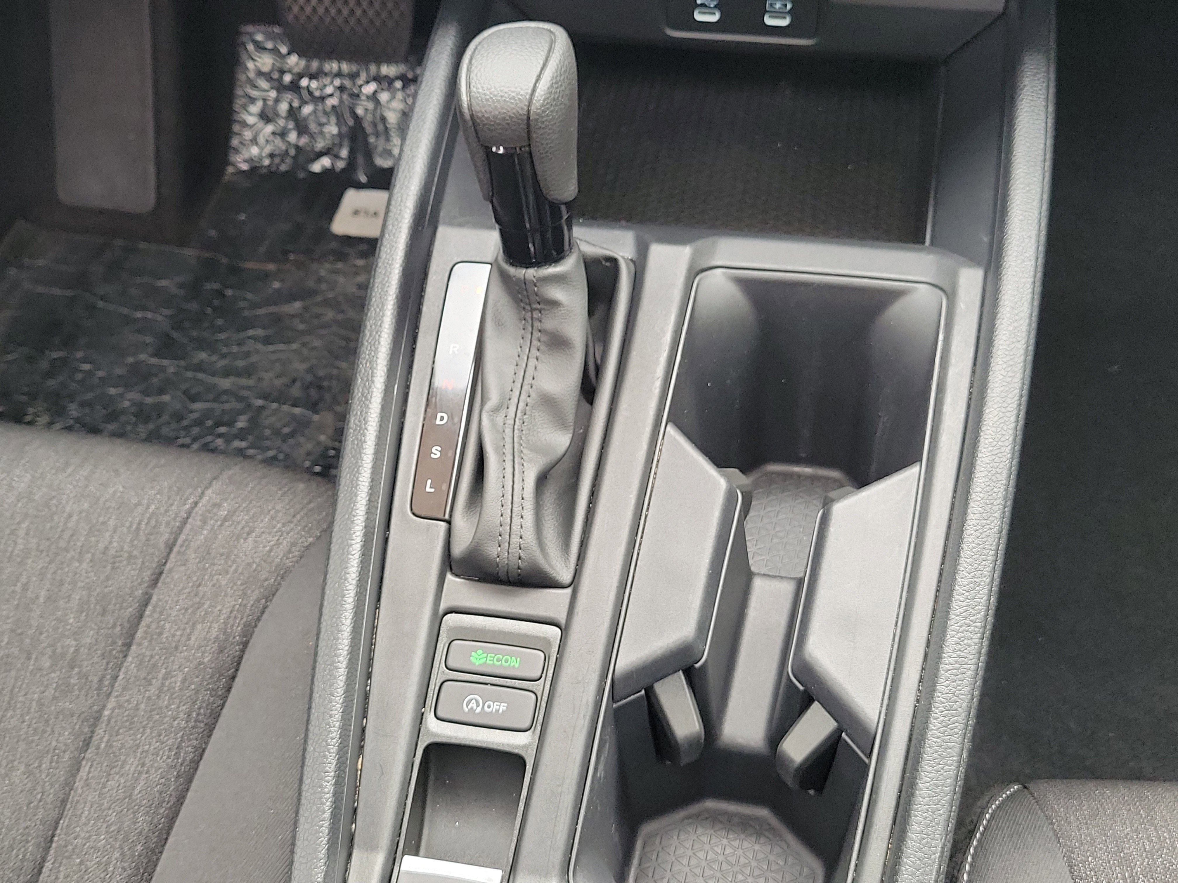 Used 2025 Platinum White Pearl Honda SE image 18