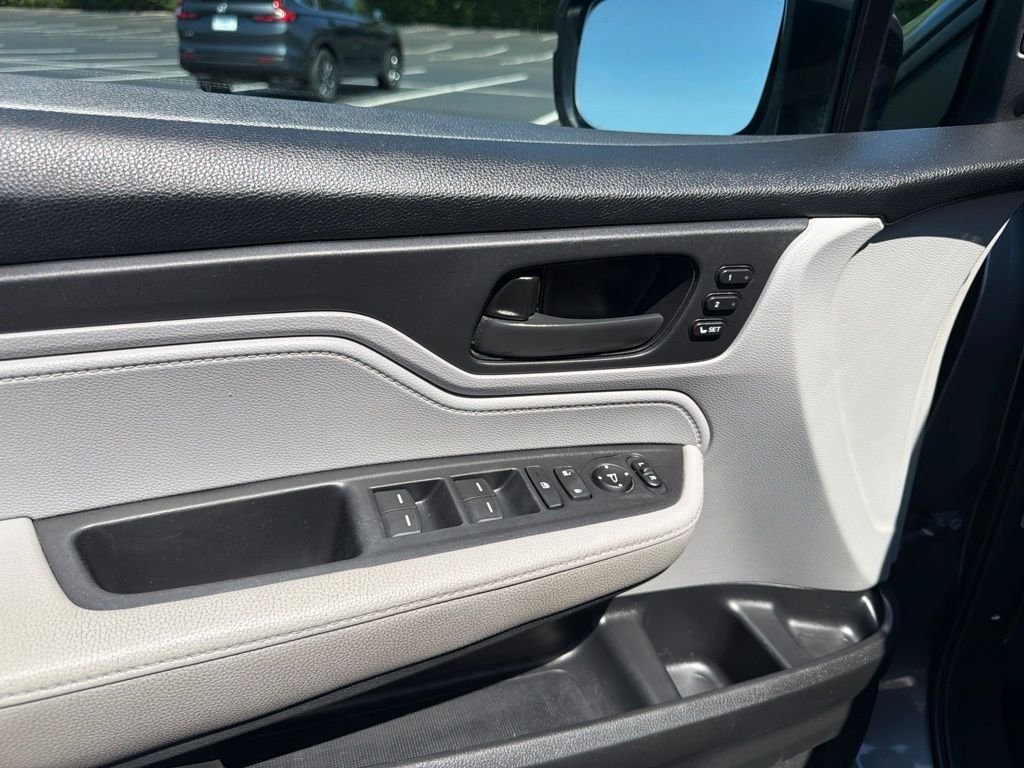 Certified Used 2018 Modern Steel Metallic Honda EX-L image 28