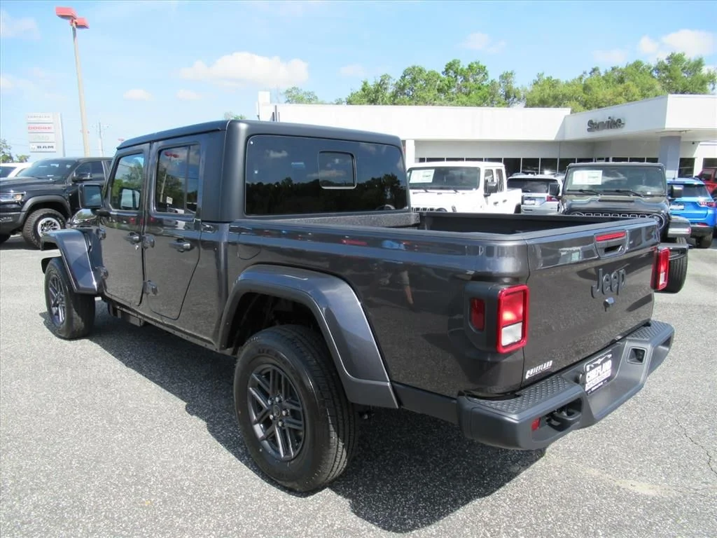 New 2026 Granite Crystal Metallic Clear-Coat Exterior Paint Jeep Sport S image 5