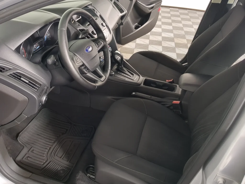 Used 2016 Gray Ford SE image 10
