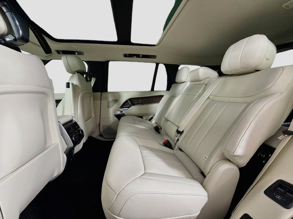 New 2027 Fuji White Land Rover SE image 26