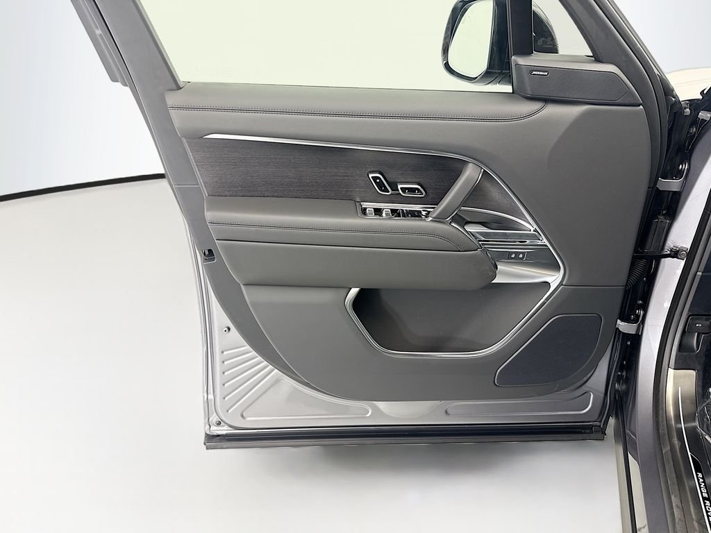 New 2026 Eiger Grey Land Rover SE image 23