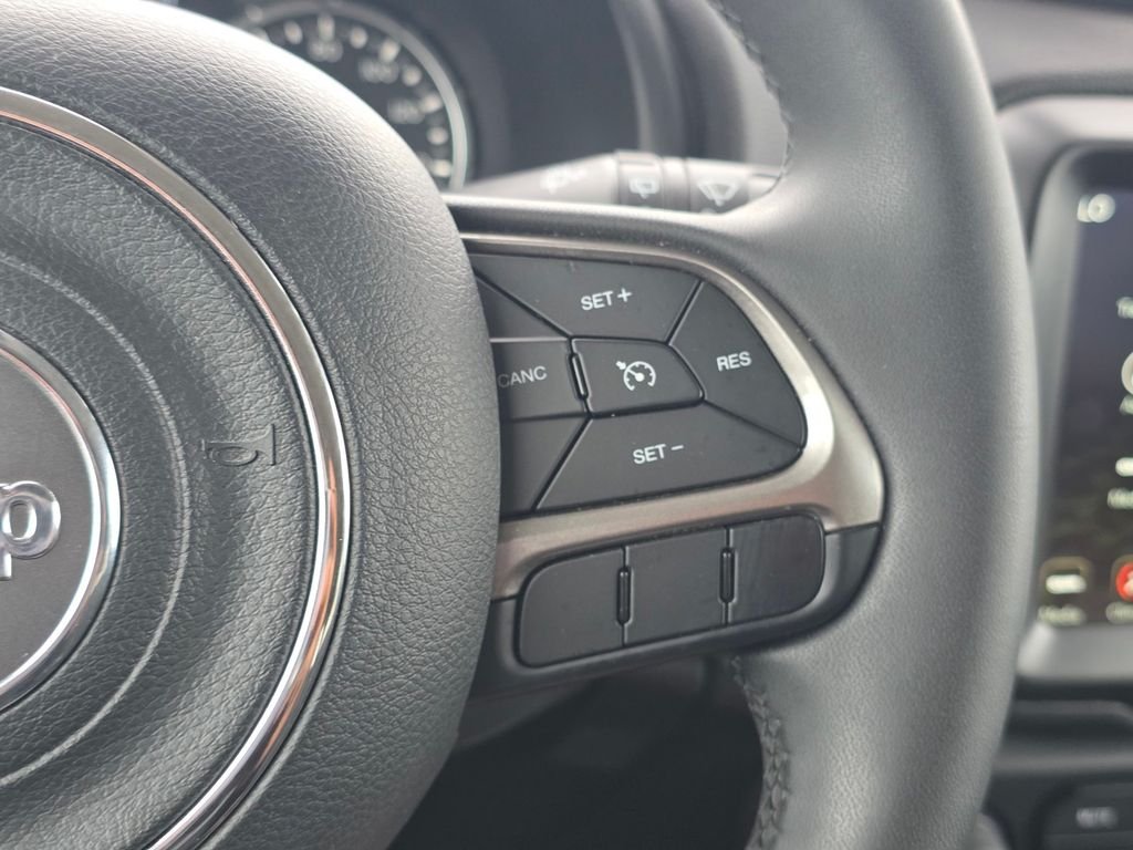 Certified Used 2022 Gray Jeep Latitude image 37