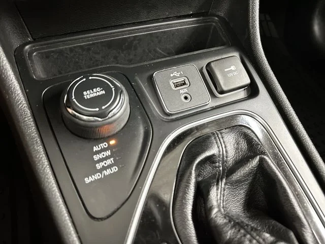 Used 2021 Gray Jeep Limited image 21