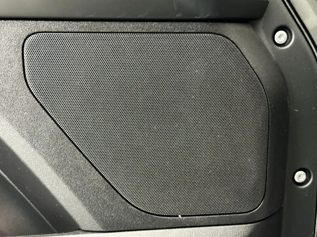 Used 2025 Black Land Rover X-Dynamic SE image 19