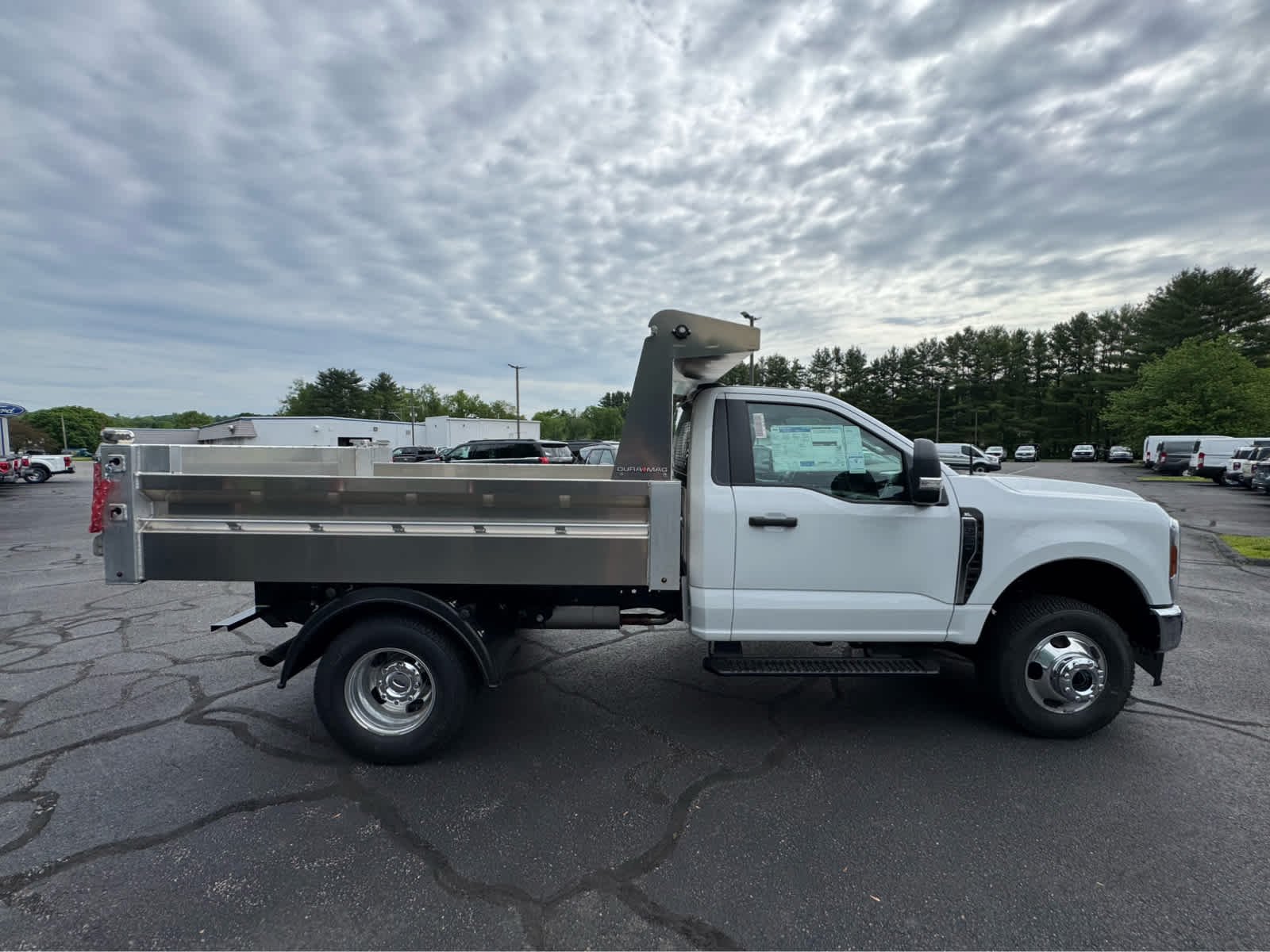 New 2026 Oxford White Ford XL image 7