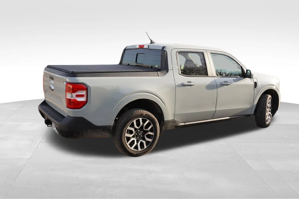 Used 2022 Cactus Green / Gray Ford Lariat image 3