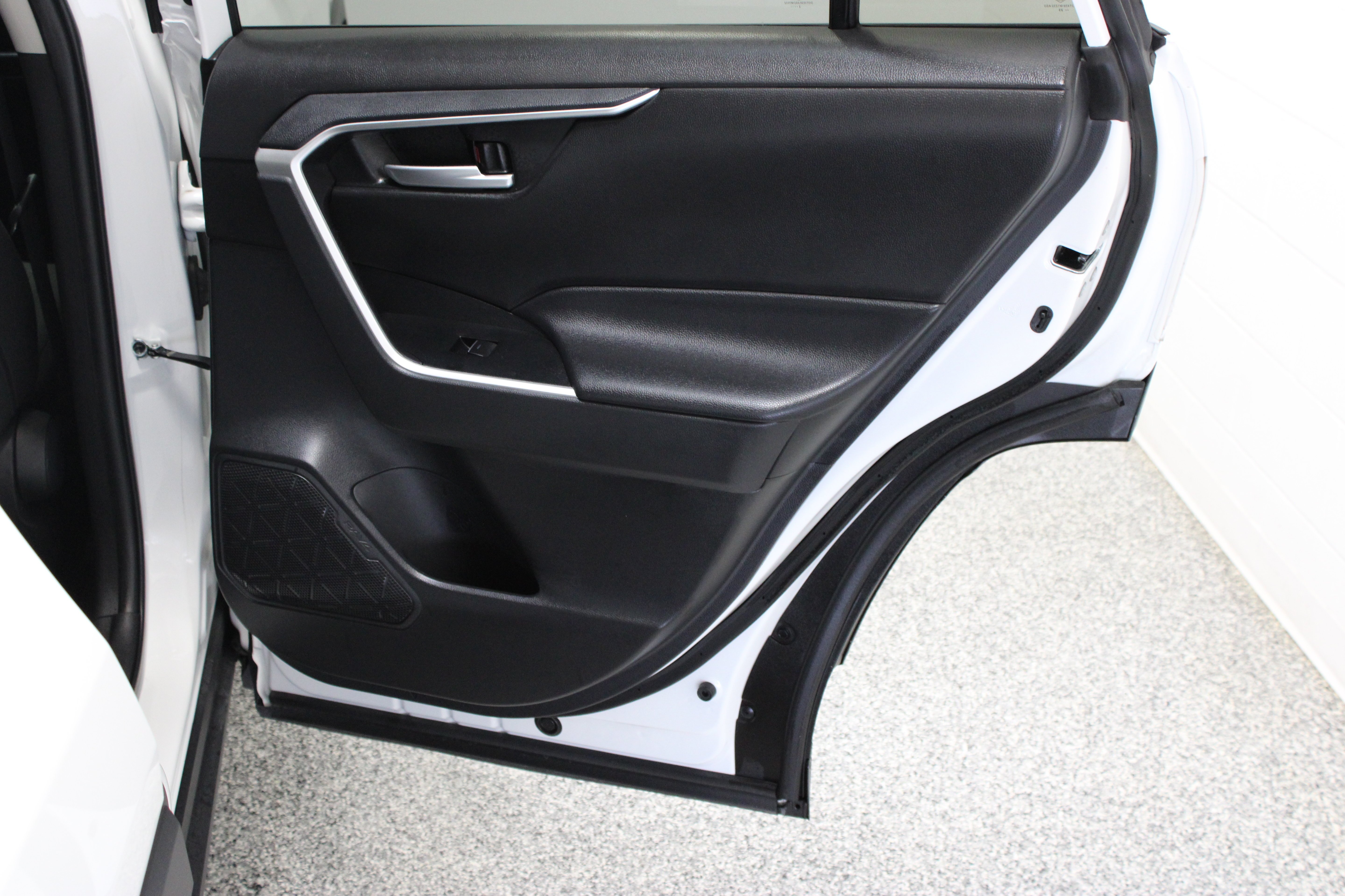 Used 2024 Ice Cap Toyota Hybrid XLE 2.5L image 33
