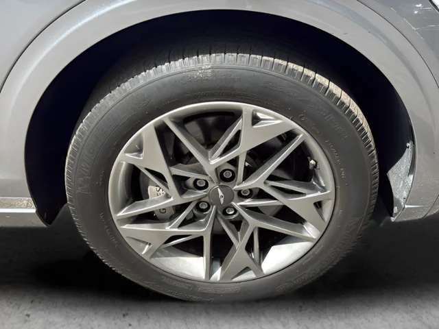 Used 2023 Silver Genesis 2.5T image 25