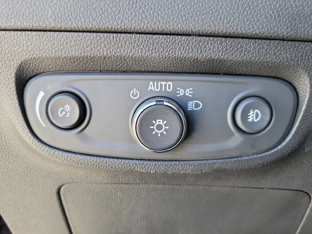 Used 2023 Red Buick Select image 21
