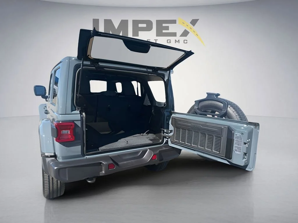 Used 2025 Gray Jeep Sahara image 27