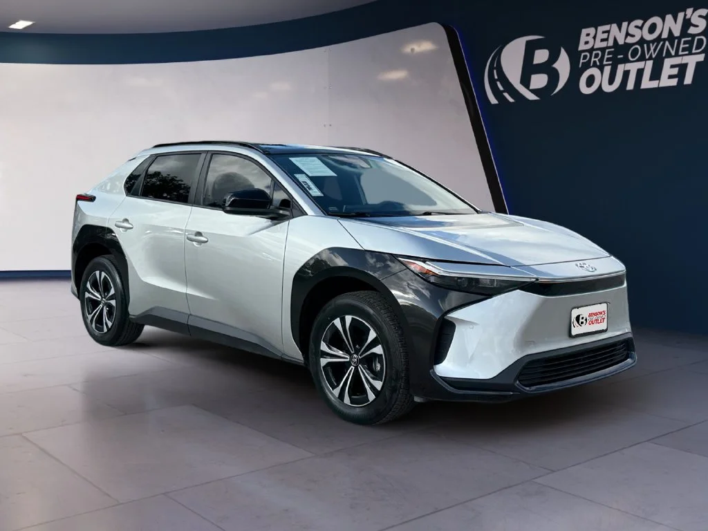 Used 2023 Silver Toyota XLE image 7