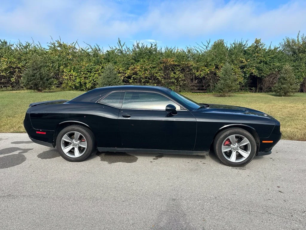 Used 2015 Pitch Black Clearcoat Dodge SXT image 8
