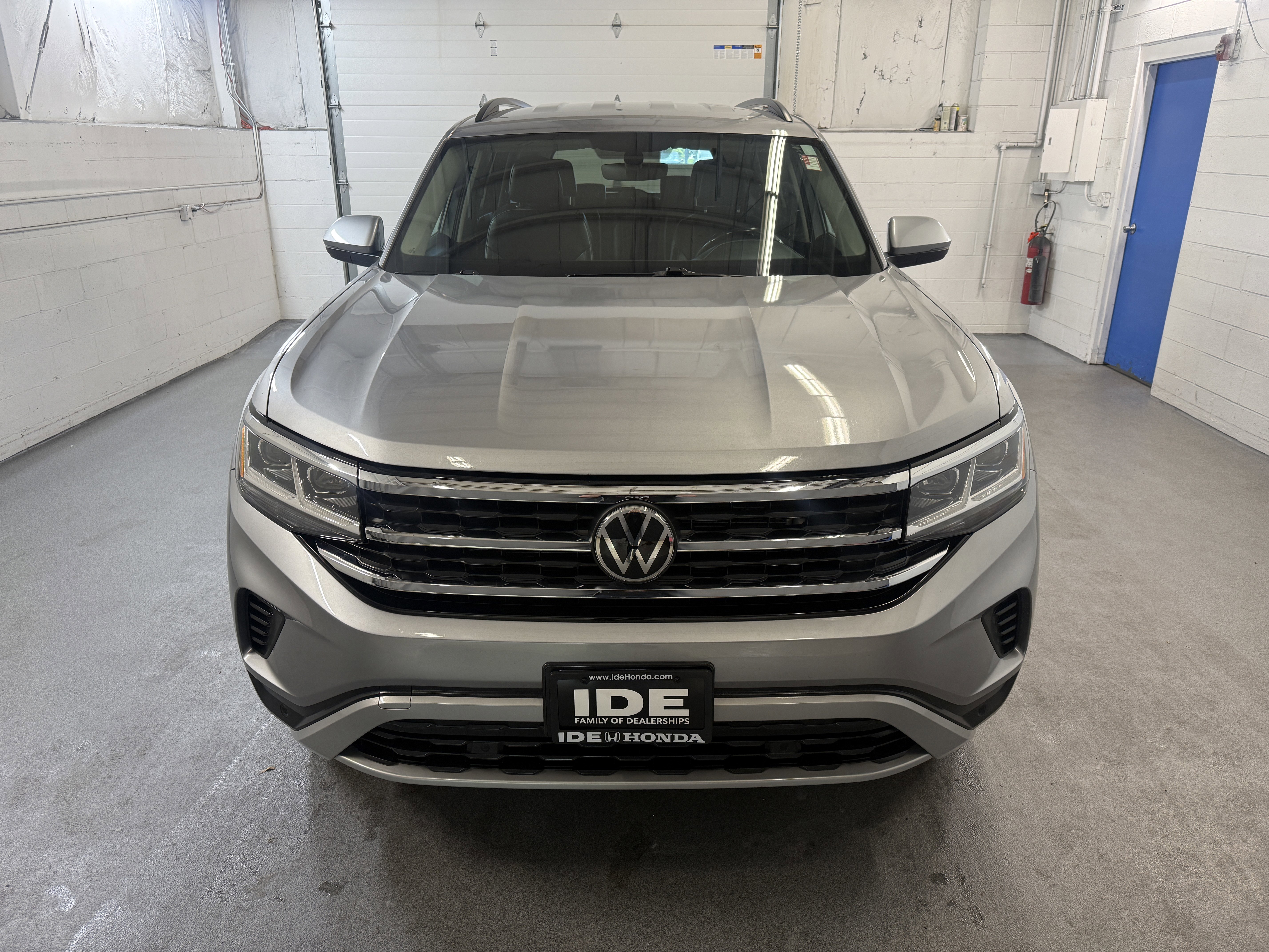 Used 2021 Pyrite Silver Metallic Volkswagen 3.6L V6 SE w/Technology image 3