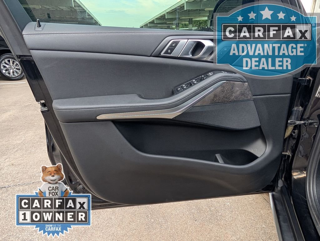 Used 2019 Black BMW xDrive40i image 16
