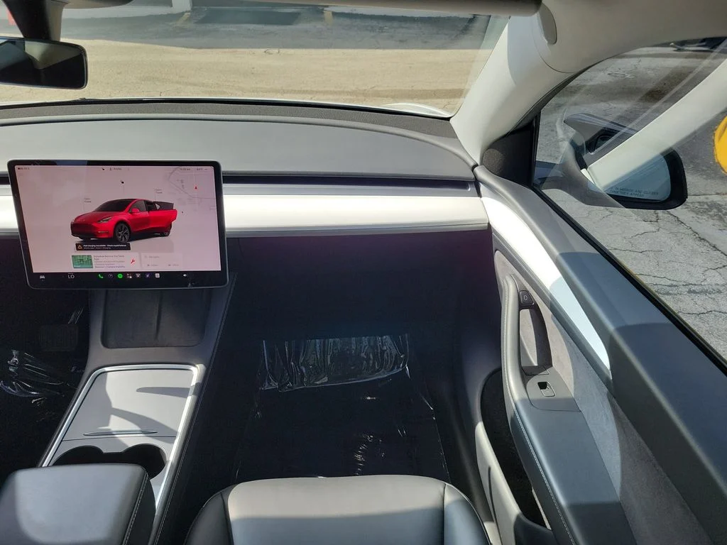 Used 2024 White Tesla Long Range image 19