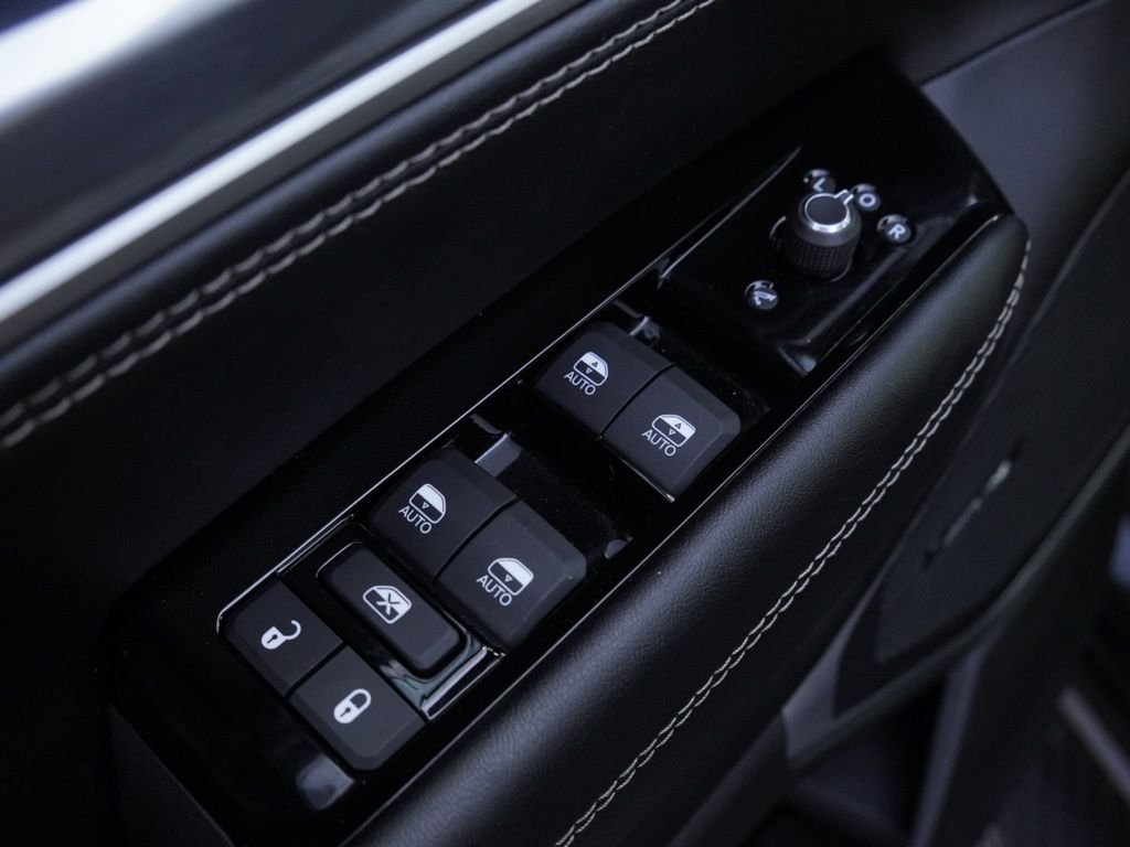 New 2026 High Gloss Black Exterior Paint Jeep Limited Altitude 4X4 image 11