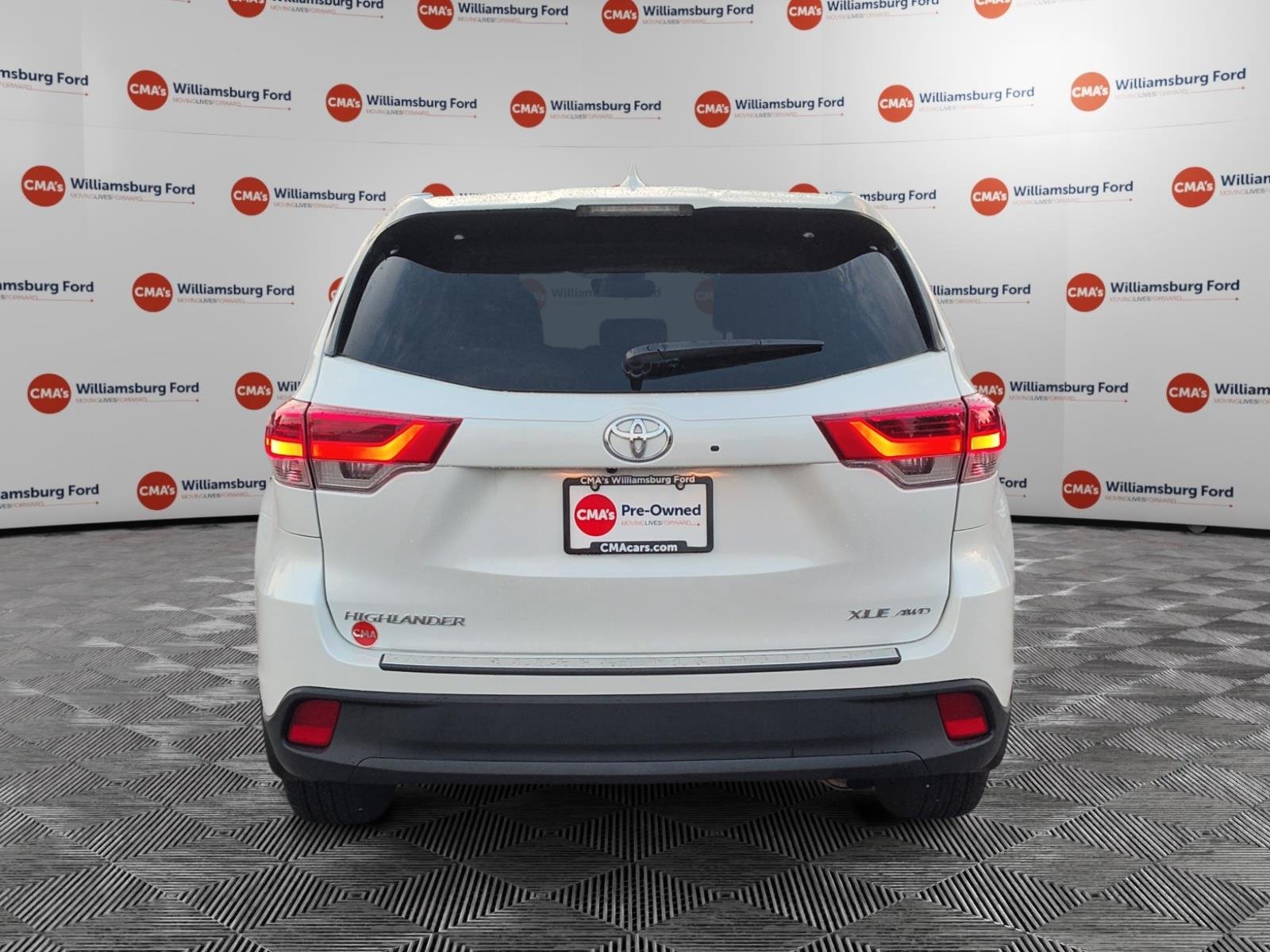 Used 2017 Blizzard Pearl Toyota XLE image 4