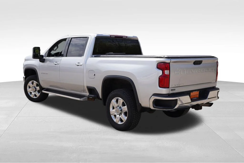 Used 2022 Silver Ice Metallic Chevrolet LTZ image 7