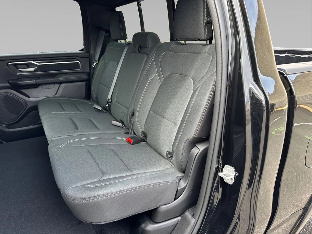 New 2026 Diamond Black Crystal Pearl-Coat Exterior Paint RAM Big Horn/Lone Star image 15