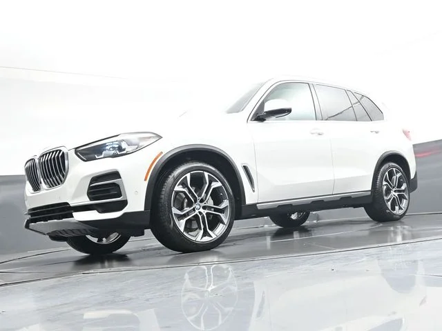 Used 2023 White BMW sDrive40i image 43