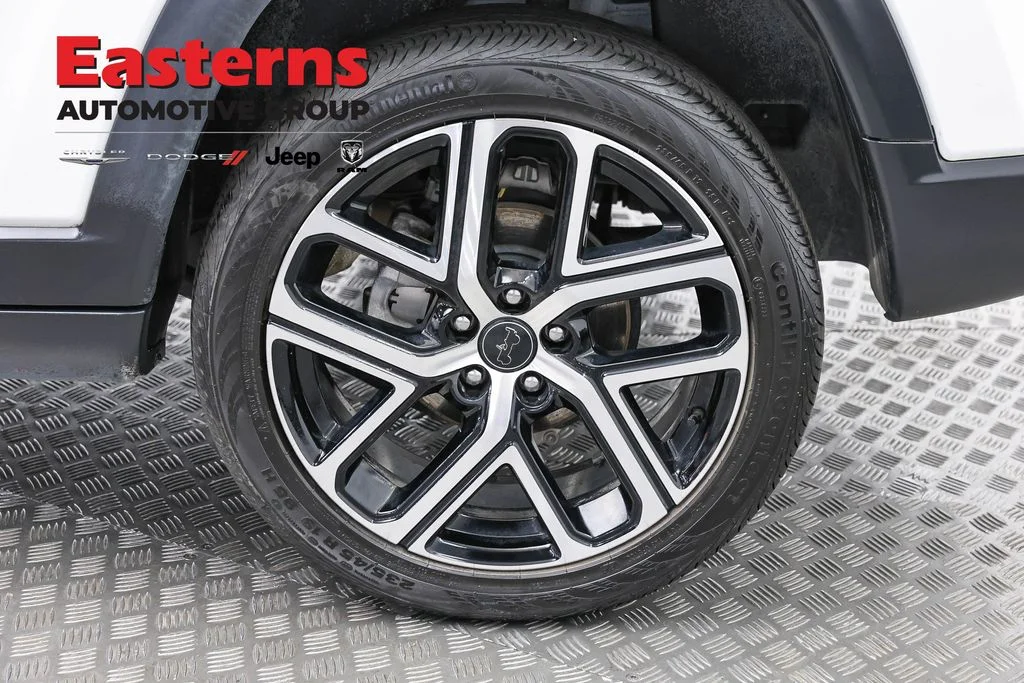 Certified Used 2025 White Jeep Limited image 33