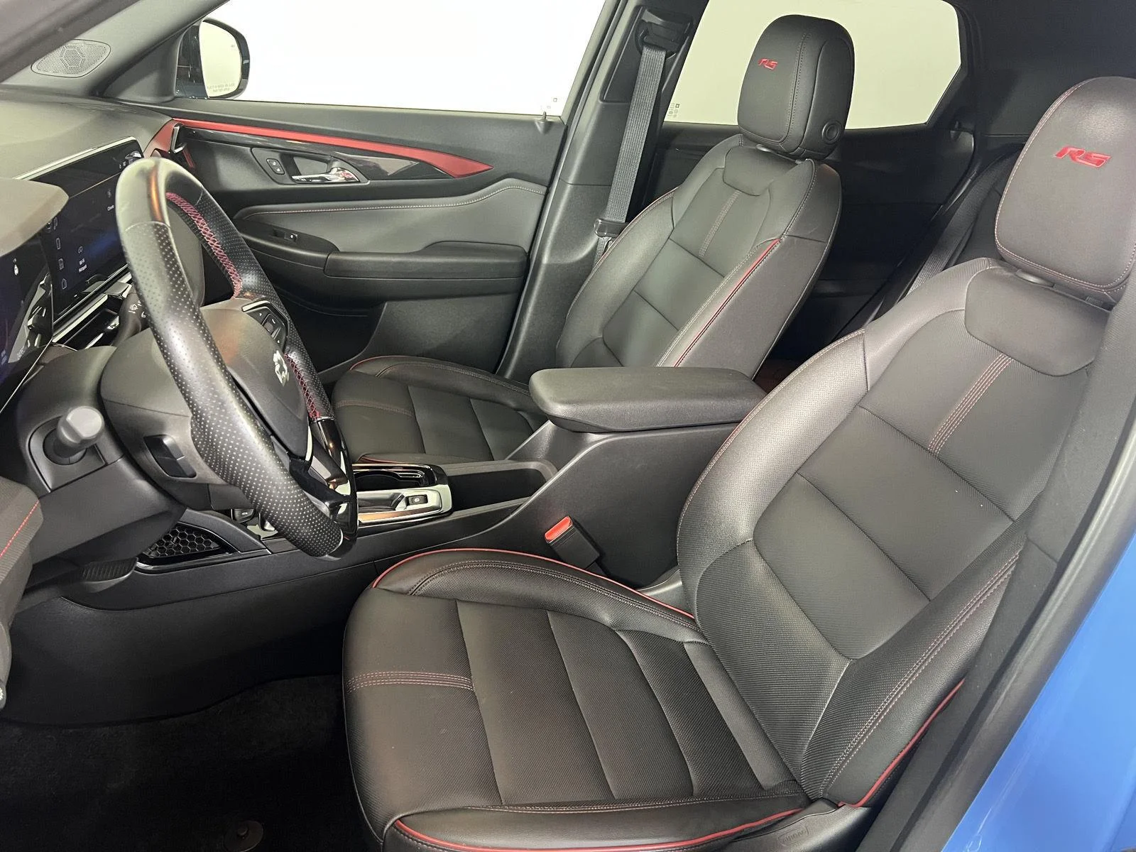 Used 2024 Fountain Blue Chevrolet RS image 5