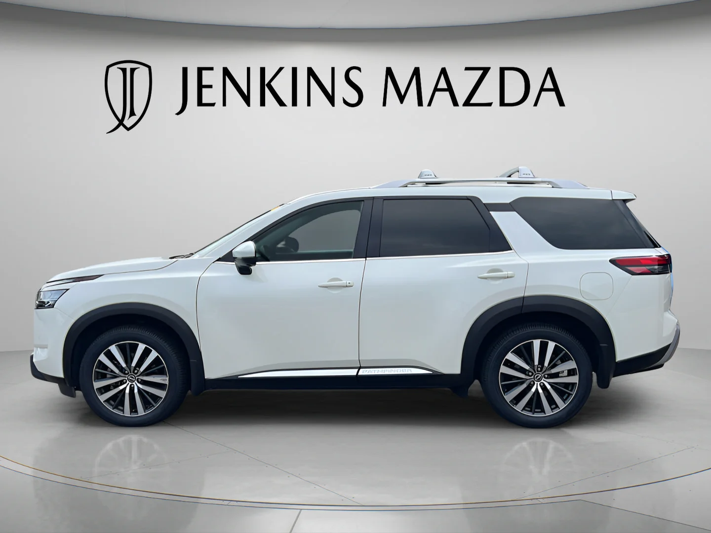 Used 2022 Pearl White Tricoat Nissan Platinum image 4