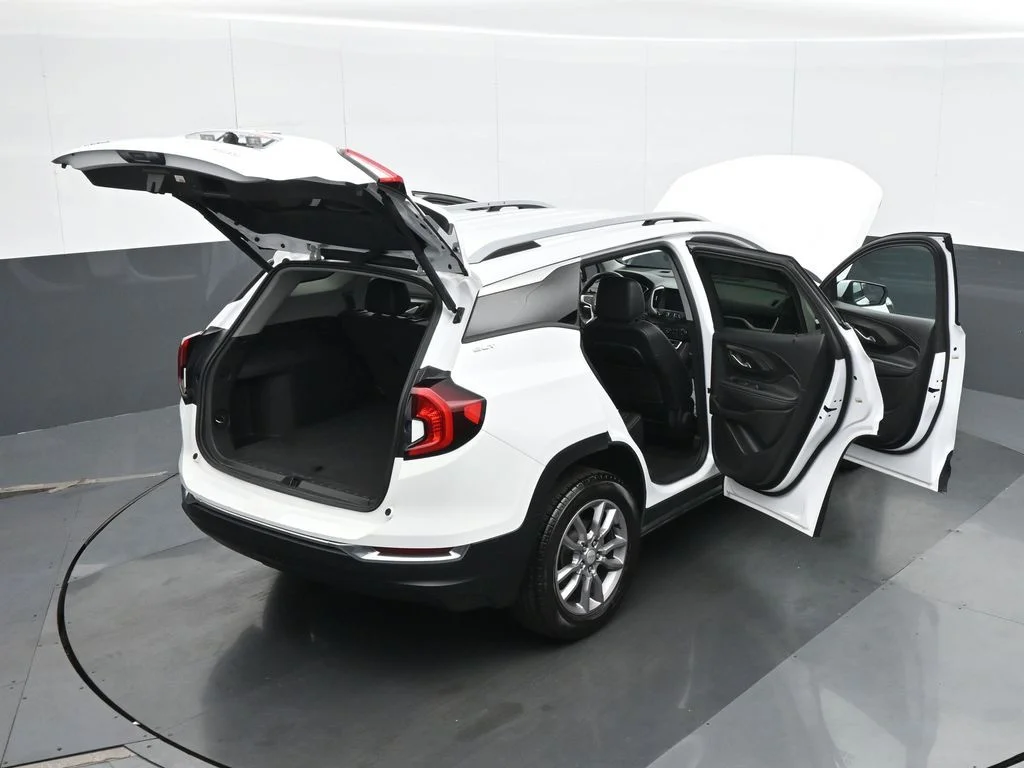 Used 2024 White GMC SLT image 40