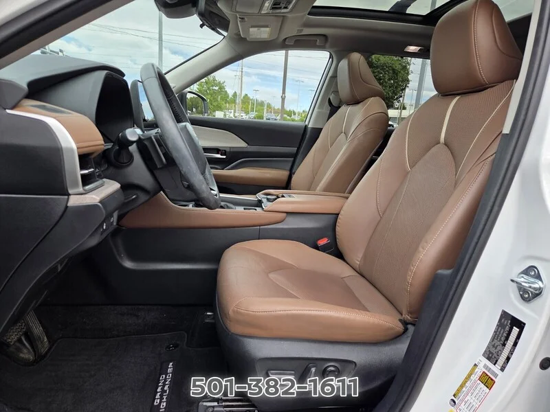 Used 2024 Pearl TOYOTA PLATINUM AWD image 9