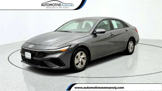 2025 Hyundai Elantra SE IVT