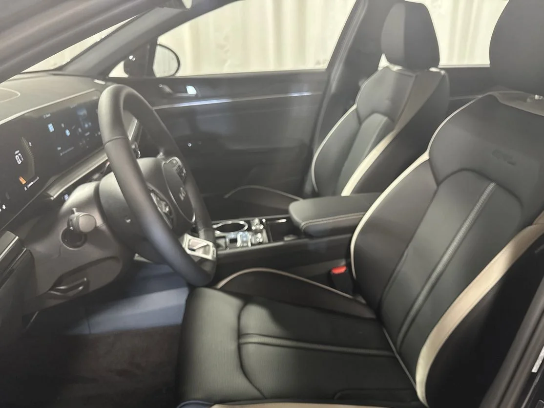 New 2026 Snow White Pearl Kia GT-Line image 4