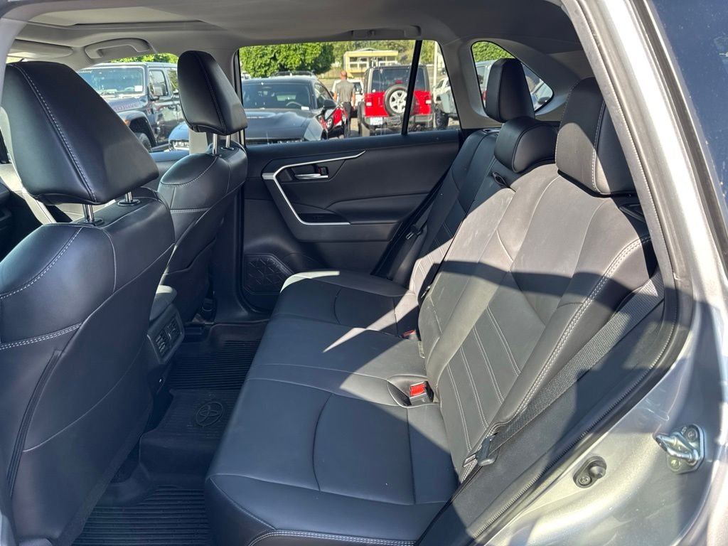 Used 2021 Silver Sky Metallic Toyota XLE Premium image 5