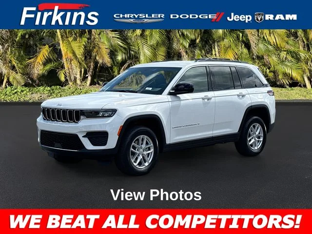 New 2026 Bright White Clear-Coat Exterior Paint Jeep Laredo image 1