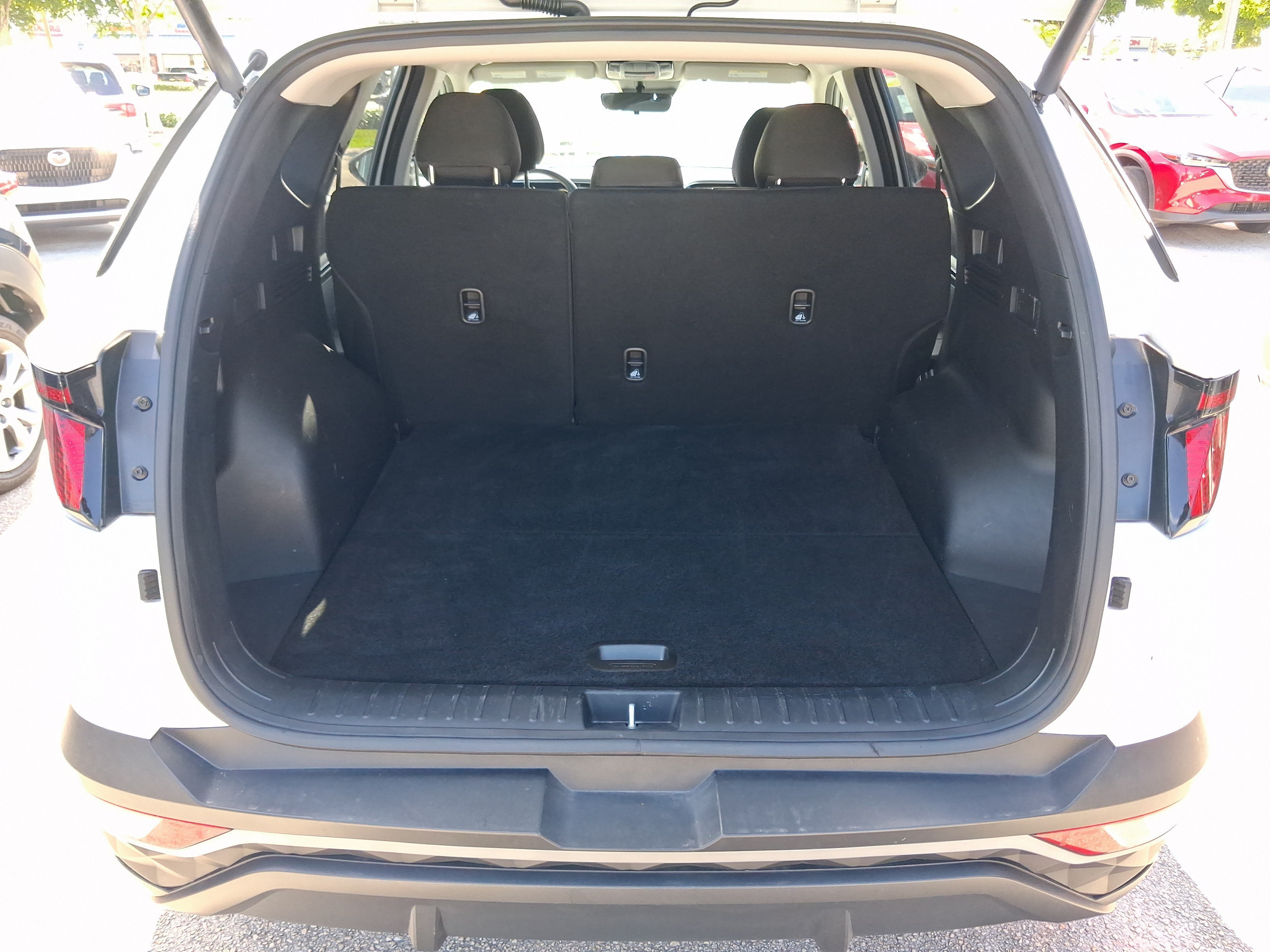 Used 2024 White Hyundai SEL image 5