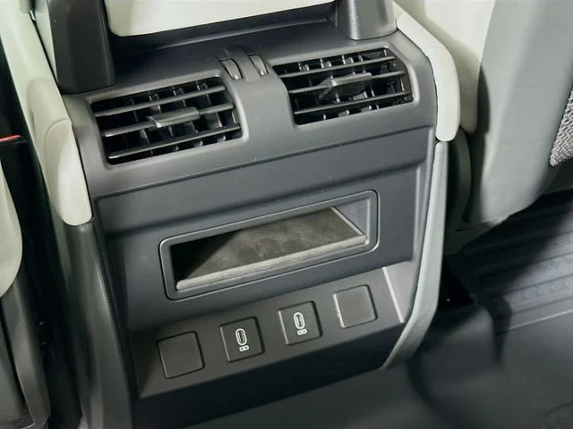 New 2026 Fuji White Land Rover X-Dynamic SE image 27