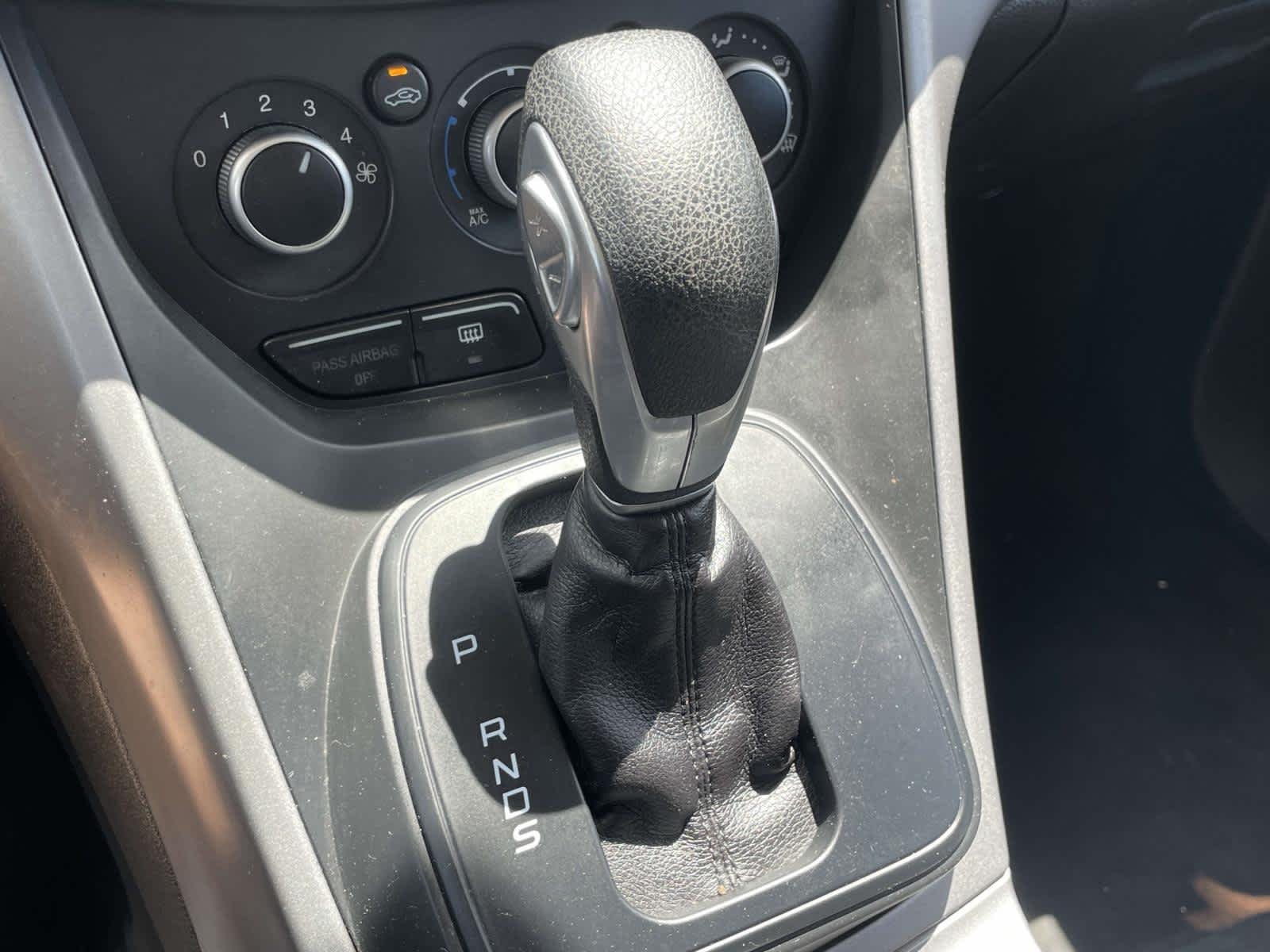 Used 2014 Ingot Silver Metallic Ford SE image 27