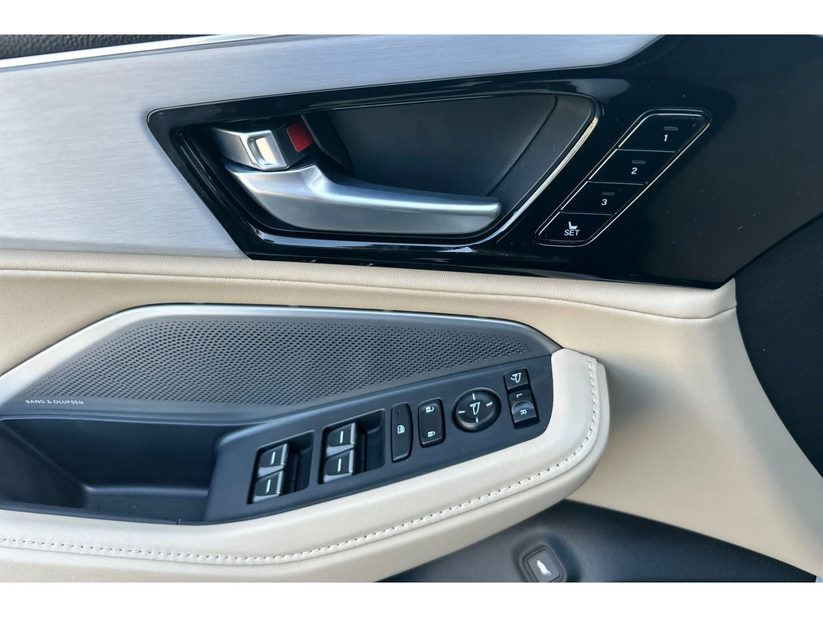 New 2026 Platinum White Pearl Acura w/Technology Package image 8