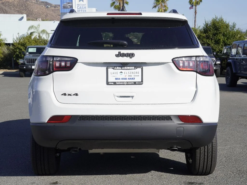 New 2026 Bright White Clearcoat Jeep Latitude image 5
