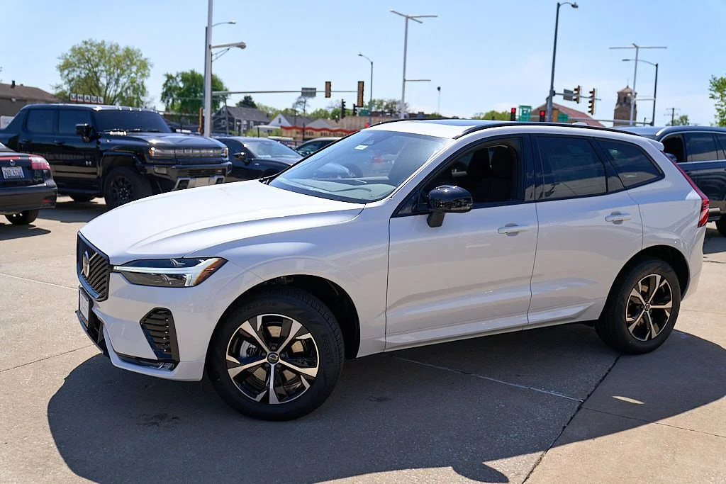 New 2026 Crystal White Volvo Core image 3
