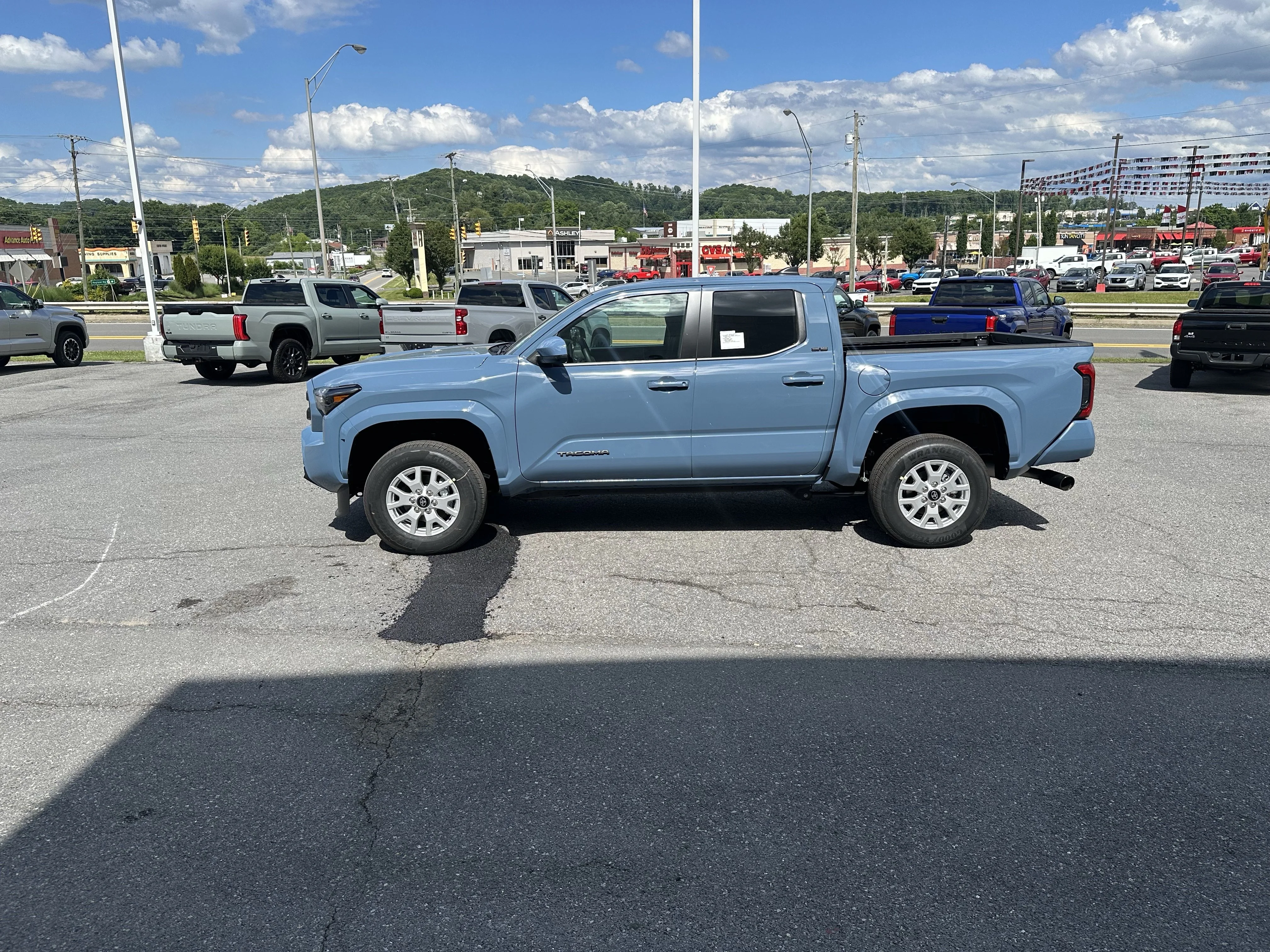 2026 Toyota Tacoma SR5 - Photo 6