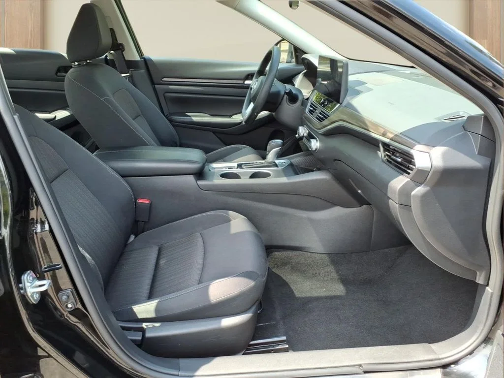 Used 2025 Black Nissan 2.5 SV image 35