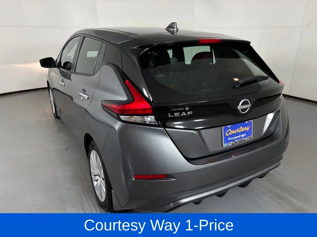Used 2025 Gray Nissan S image 8