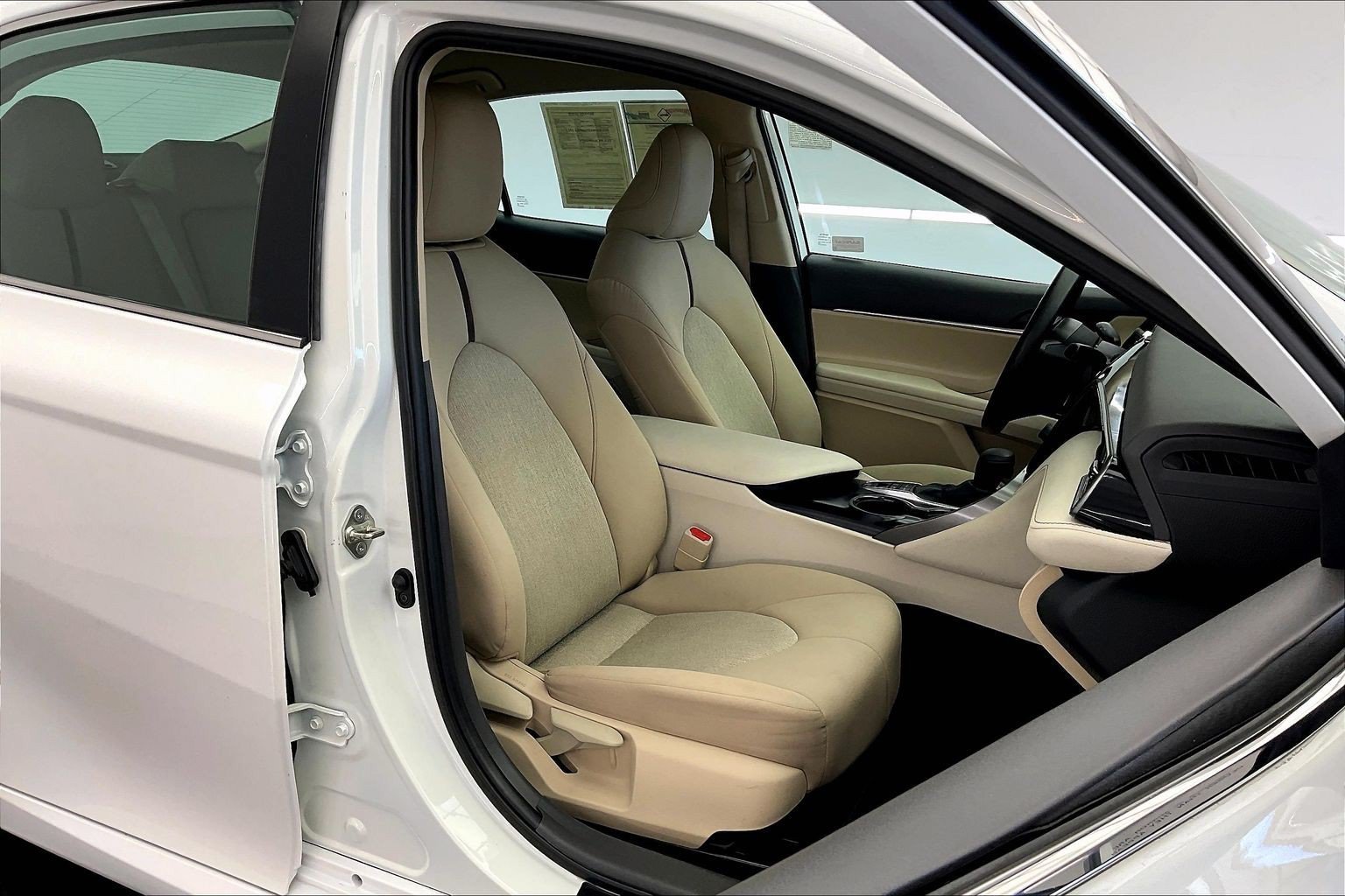 Used 2020 Super White Toyota LE image 6