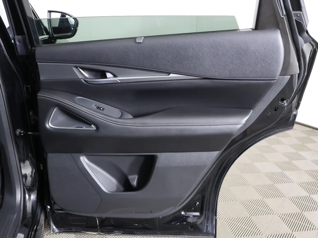 Used 2024 Mineral INFINITI LUXE image 31