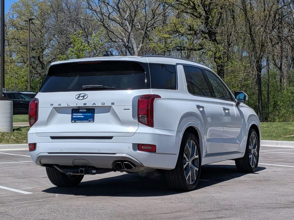 Used 2022 White Hyundai Limited image 7