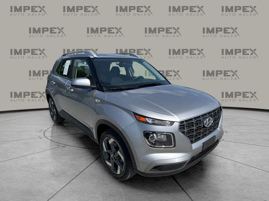Used 2025 Silver Hyundai SEL image 7