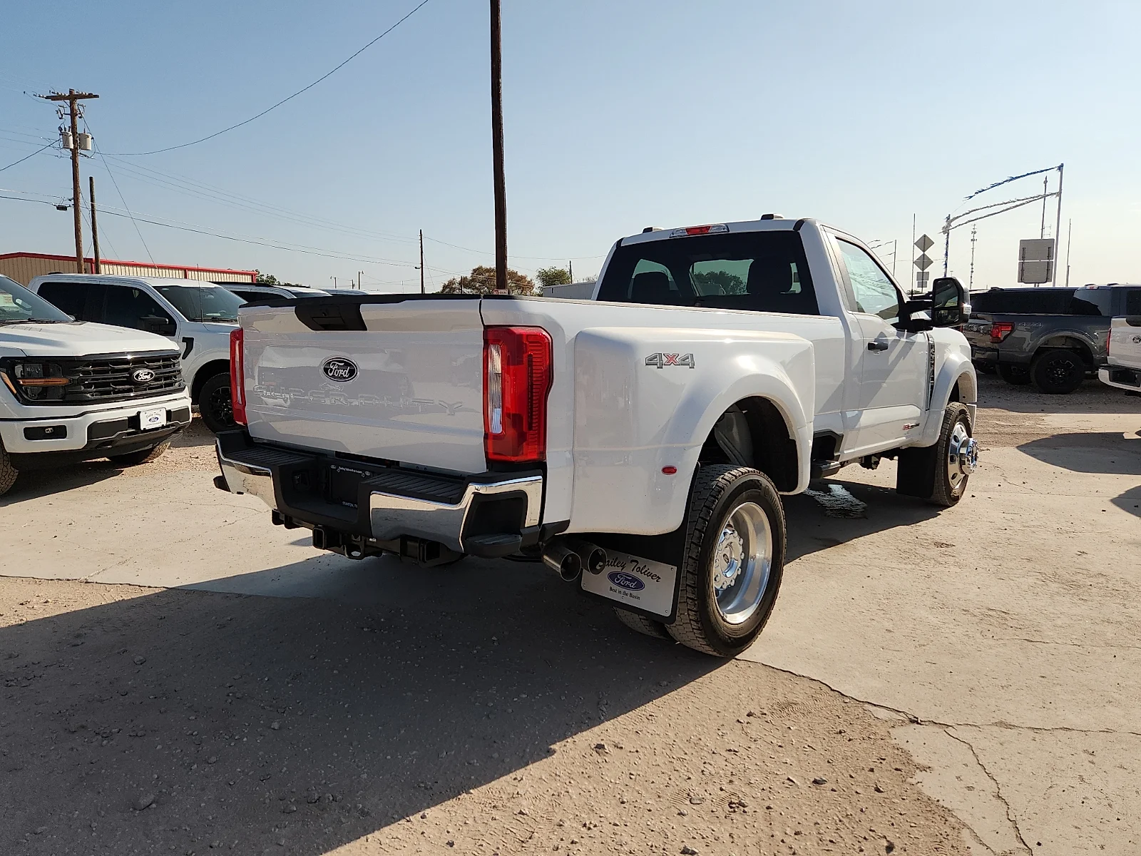 New 2027 Oxford White Ford XLT image 7